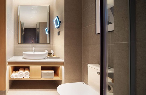 Yuexiu Hotel | Langham Honor International Hotel Canton Fair Complex Branch - Free Shuttle to Canton Fair Complex During Canton Fair Period