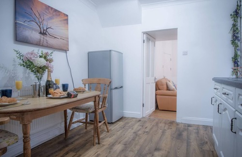 Mumbles Apartment | Langland Road - 1 Bedroom Apartment - Mumbles