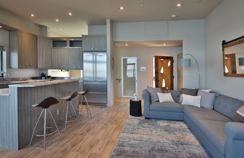 Langley Apartment | Langley Waterfront Condo by AvantStay | A+ Views