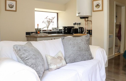 Lanlivery Cottage | LANNLYVRI LODGE, pet friendly in Lostwithiel