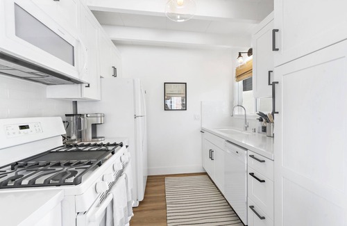 Lantern District Cottage | Lantern District cottage- close to downtown/harbor- one bedroom/one bath