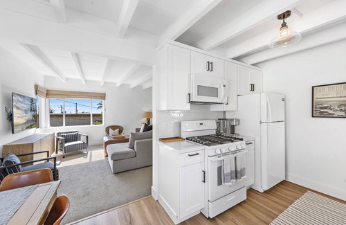 Lantern District Cottage | Lantern District cottage- close to downtown/harbor- one bedroom/one bath