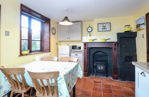 Happisburgh Cottage | LANTHORN COTTAGE, pet friendly in Happisburgh, East Anglia