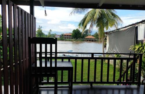 Don Khon House | Lao Long Riverside and Budget Garden Guesthouse