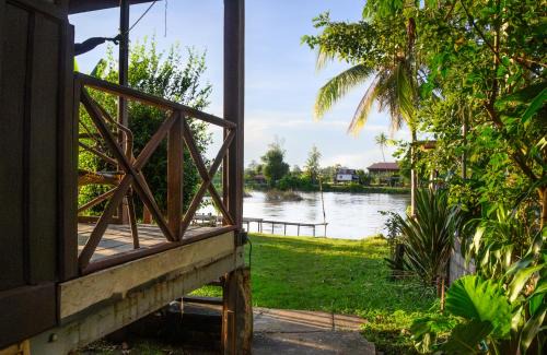 Don Khon House | Lao Long Riverside and Budget Garden Guesthouse