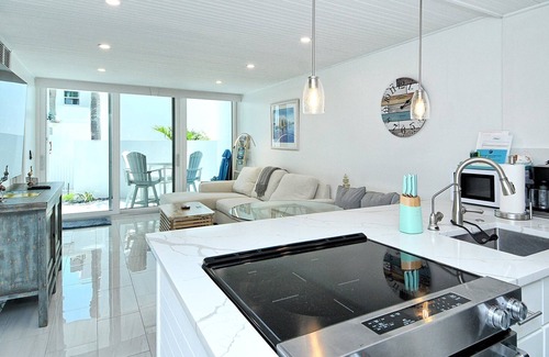 Longboat Key Condo | LaPlaya 102E-Tropical garden view near the pool!
