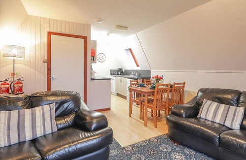 Heights of Achterneed Cabin | LARCHFIELD CHALET 1, pet friendly, with a garden in Strathpeffer