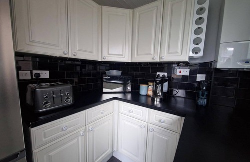Purley Apartment | Large 1 bed flat in Purley, close to train station