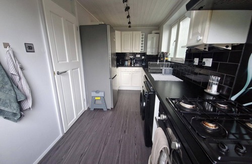 Purley Apartment | Large 1 bed flat in Purley, close to train station