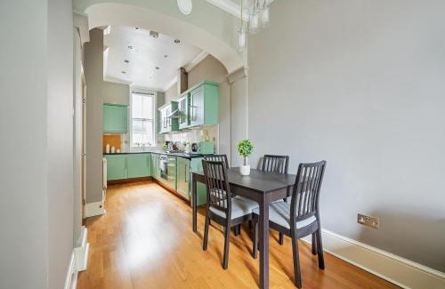 Holborn and Covent Garden Apartment | Large 1 Bedroom in Center of London 2