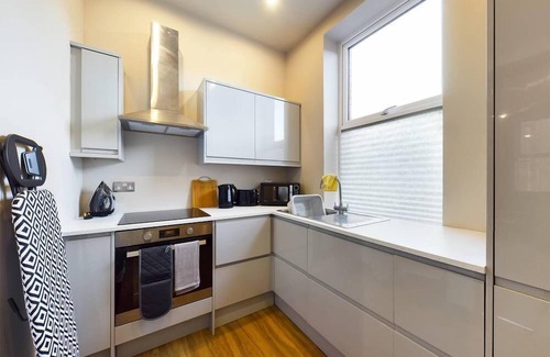 Wallasey Apartment | Large 1 Bedroom Waterfront Apartment