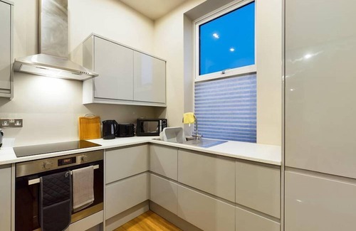 Wallasey Apartment | Large 1 Bedroom Waterfront Apartment