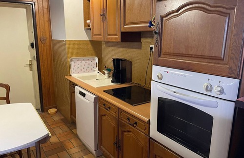 Puyricard Apartment | Large 100 m2 ground floor apartment with private pool and garden