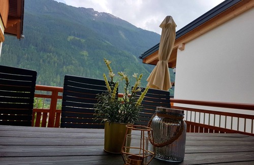 Flattach House | Large 125m² apartment with balcony and fireplace for 6 to 12 people in Flattach!