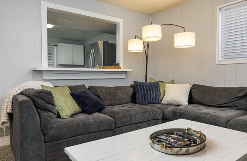 Cottonwood Heights Apartment | Large 2 BD Basement Apt|Cute n Cozy|Close to Ski