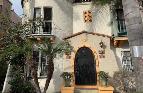 La Brea House | LARGE 2 bedroom 2Ba, Parking, Storage, Walk to The Grove, Parks, Landmarks