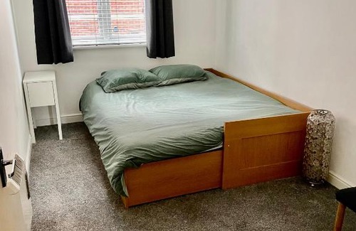 Quedgeley Apartment | Large 2 bedroom apartment, 4 beds one 1 en-suite, Free parking Nr Chelt Elmore and Quays