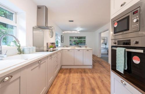 Sutton-in-Craven House | Large 2-Bedroom Bungalow near Airedale Hospital, Keighley, Convenient Location with Parking