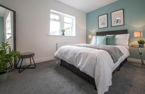 Sutton-in-Craven House | Large 2-Bedroom Bungalow near Airedale Hospital, Keighley, Convenient Location with Parking