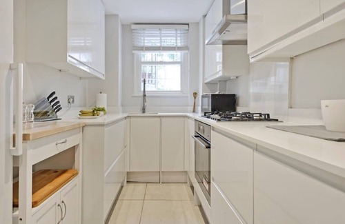 Campden Apartment | Large 2 Bedroom Kensington Garden Flat