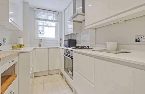 Campden Apartment | Large 2 Bedroom Kensington Garden Flat