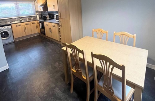 Hereford House | Large 2-BR | City Home | Free Parking | Sleeps 6