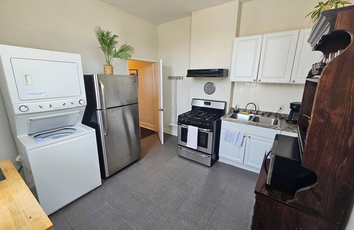 Seventh Ward Condo | Large 2 BR shotgun style home less than a mile from the French Quarter.