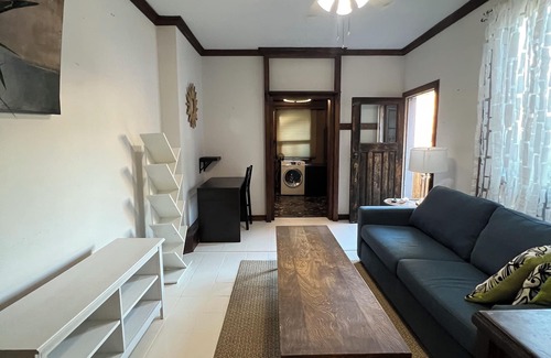 The Beaches House | Large 2bedroom Flat on the Water in the BeachesToronto-Sandy toes & full tummies