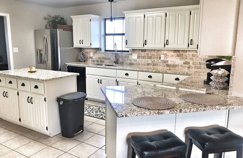 Paris House | Large 3 bed/2 bath luxury home in central location!