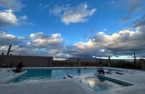 Tucson House | Large 3 bed, 3 bath Tucson house with pool, jacuzzi and amazing Mountains Views
