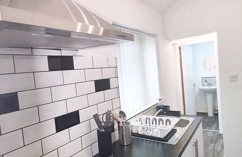 Wolverhampton House | Large 3 bed house Wolverhampton