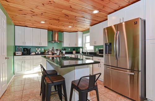 Rimmon Heights House | Large 3 floor Townhome with Patio, Backyard and Sauna