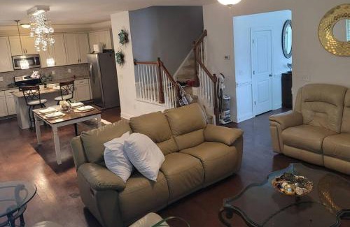 Olivia House | Large 3 Level Family Home