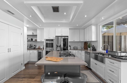 Los Cerritos House | Large 3BD : Master Suite : Pool