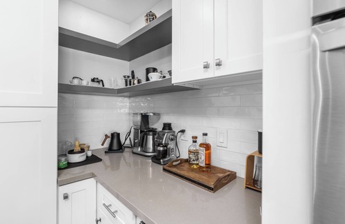 Los Cerritos House | Large 3BD : Master Suite : Pool