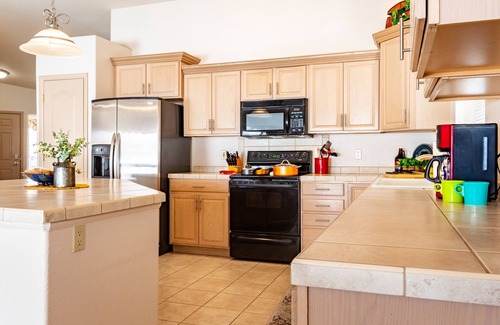 Grand Junction House | Large 3BR 2Bath near everything - king bed - jacuzzi tub