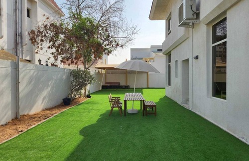 Jumeira 3 Villa | Large 4-bedroom villa