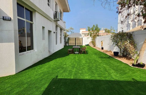 Jumeira 3 Villa | Large 4-bedroom villa