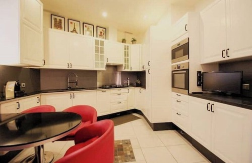 Noailles Apartment | Large 4-room apartment