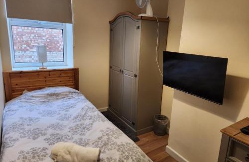 Aberystwyth House | Large 5 bed town-centre home close to the beach, sleeps 9