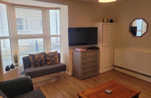 Aberystwyth House | Large 5 bed town-centre home close to the beach, sleeps 9