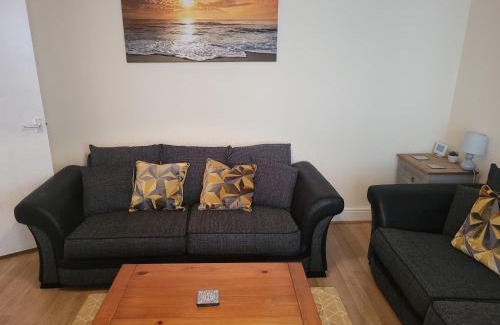 Aberystwyth House | Large 5 bed town-centre home close to the beach, sleeps 9