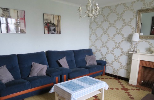 Le Boupere House | Large 5 Bedroom Detached House + large private gardens & free unlimited internet