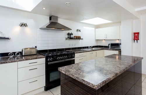 Shellingford Cottage | Large 5 bedroom holiday let in the Cotswolds - The Barn