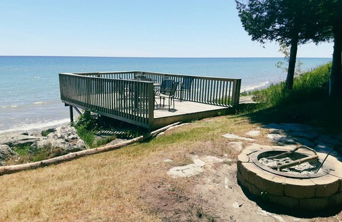 Two Rivers House | Large 5 Bedroom House with Huge 6 mile Sandy Beach On Lake Michigan State Park!