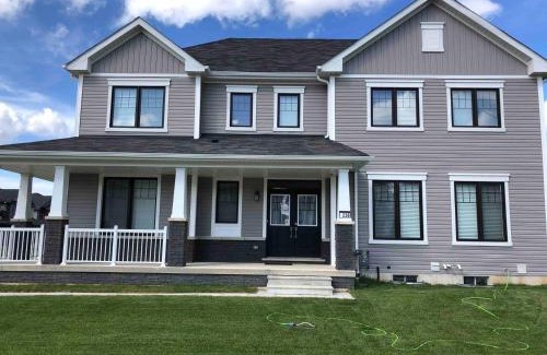 Thorold House | Large 5 Bedroom Newly Built Home Sleeps 12 Persons
