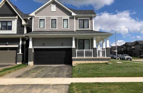 Thorold House | Large 5 Bedroom Newly Built Home Sleeps 12 Persons