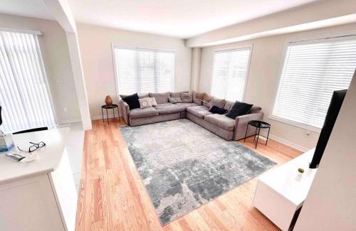 Thorold House | Large 5 Bedroom Newly Built Home Sleeps 12 Persons