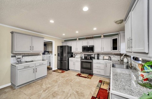 Kissimmee Villa | Large 5 Bedroom Property Close to All The Attractions