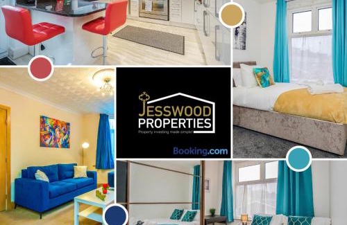 Luton House | Large 6 Bedroom Contractor House by Jesswood Properties ShortLets For Groups, Business And Leisure With Free Parking, Wifi and Pool Table